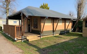 Glamour Glamping At Little Beach